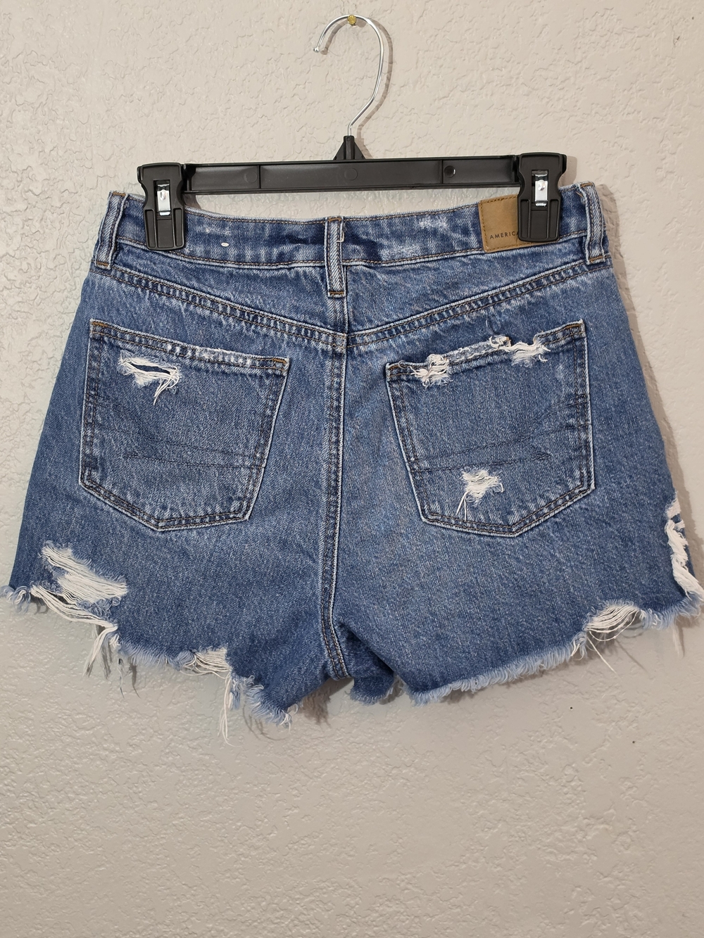 American Eagle Distressed Mom Short Medium Wash Denim Cutoff Womens Size 2 - Picture 6 of 9